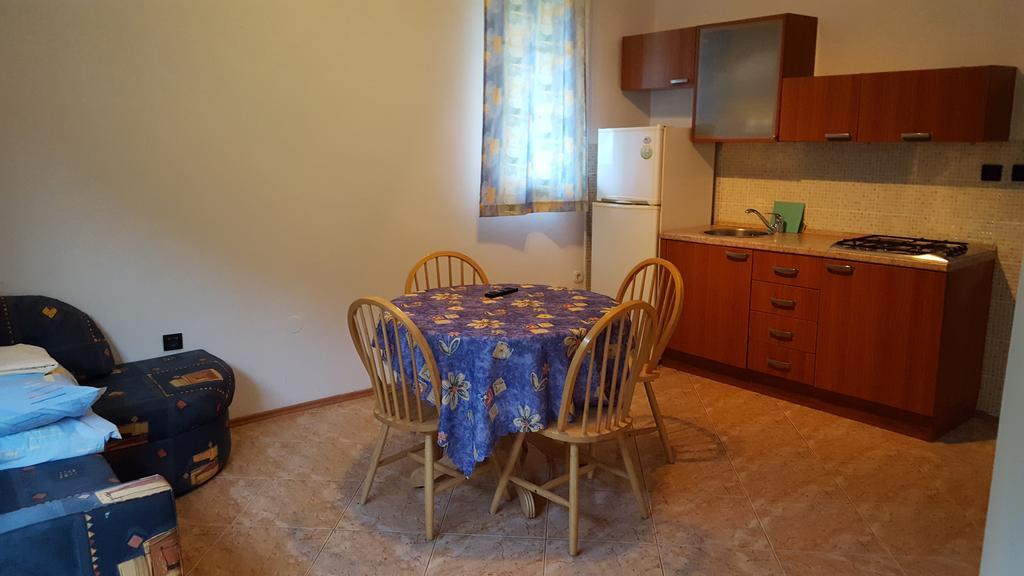 Apartments Vile Holiday Živogošće Esterno foto